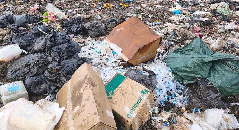 Veszélyes egészségügyi hulladékot dobtak ki Szolyván