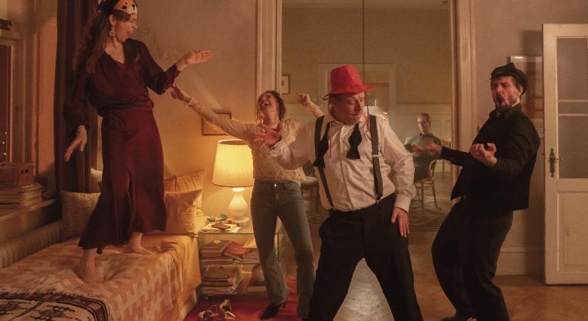 Ha lángra is kap a karácsonyfa, a szerelem még győzhet