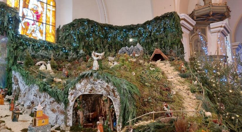 Ilyen látványos Európa legnagyobb templomi betleheme Vörsön (architextura.hu)