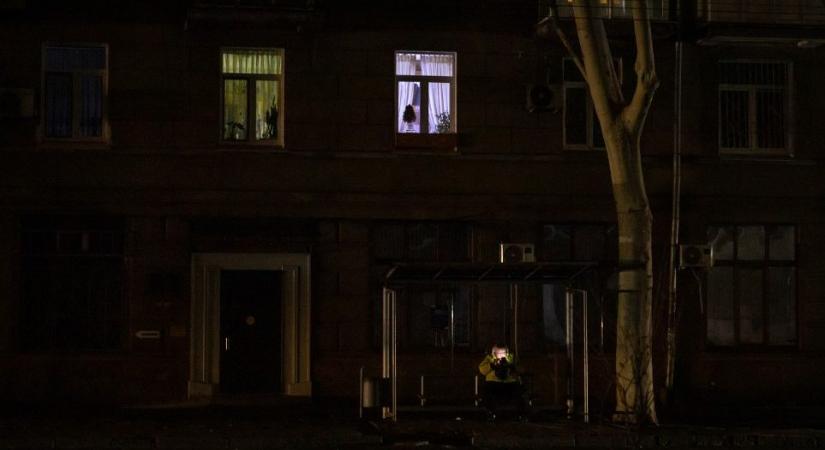 Tizenöt-húsz órás áramszünetek Ukrajnában