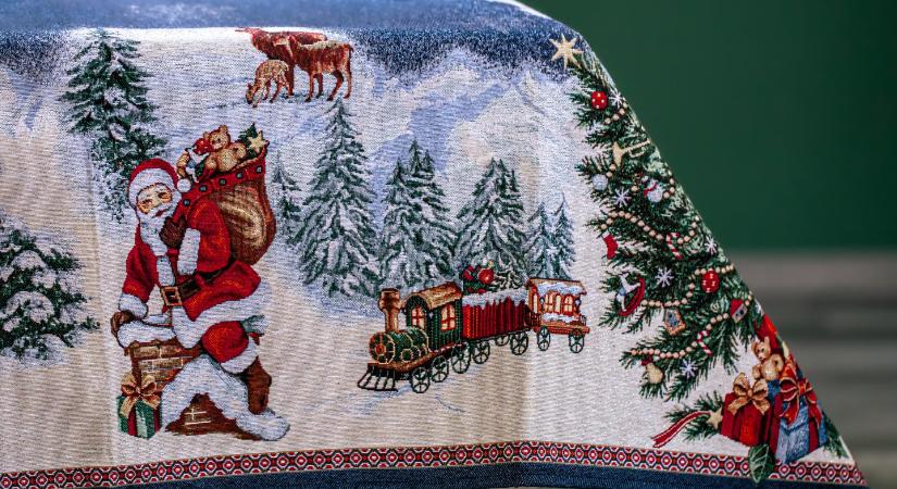 A karácsonyi terítő is túléli az ünnepeket, ha beveti ezt a trükköt
