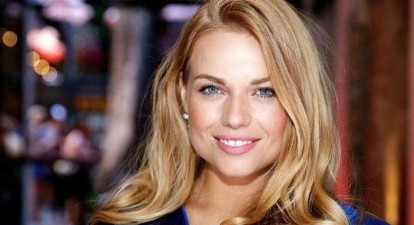 Olyan akár egy karácsonyi angyal: Cserpes Laura csodálatos dalt énekel rajongóinak