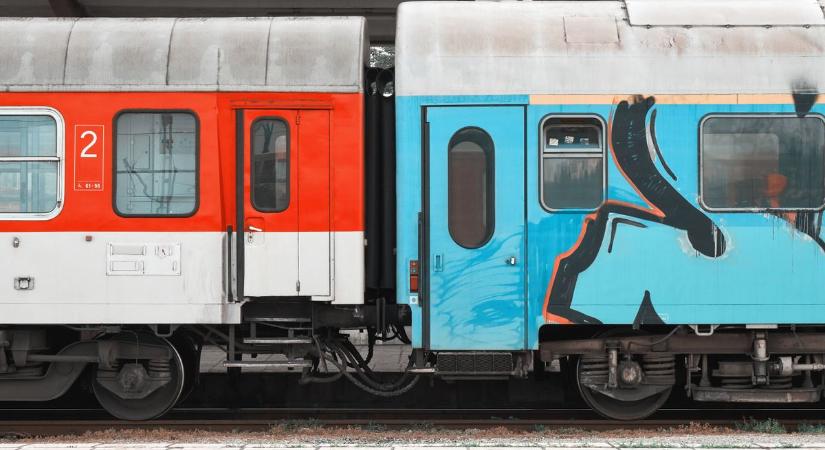Lesújtó számok - Nem kímélték a graffitisek a MÁV járműveit 2025-ben