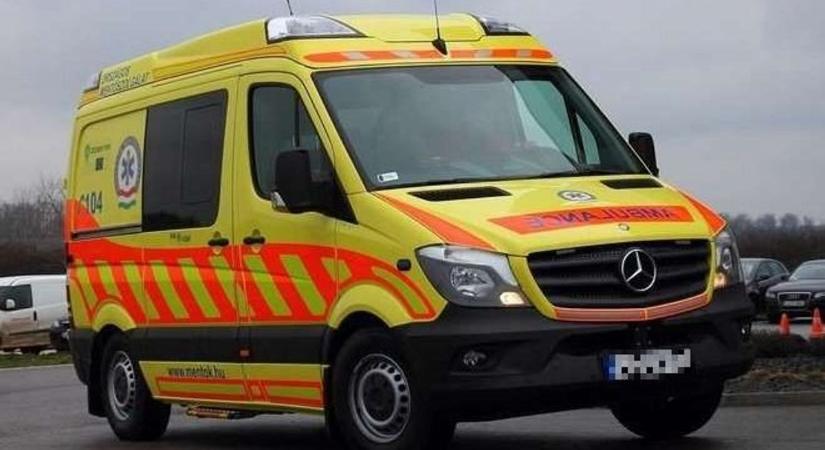 Fának csapódott egy autó Győr és Győrújbarát között - frissítve