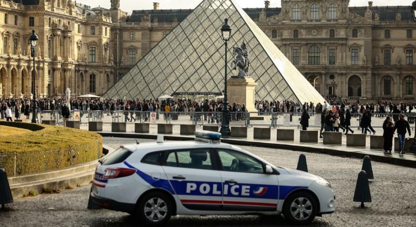 Te kis butus! Azt hiszed, csak a Louvre kameráinak lehet röhejesen gyenge jelszava?