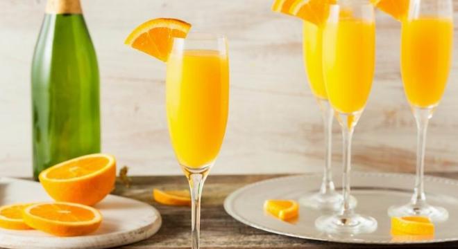 Narancsos pezsgőkoktél az ünnepi koccintáshoz