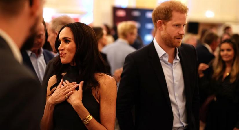 Miért szenteste bontja ki ajándékait a brit királyi család, és nem karácsony reggelén?