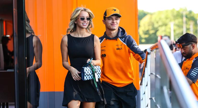 "Minden, amit karácsonyra akarnék" - Elképesztő bombaformában a szexi pilótabarátnő