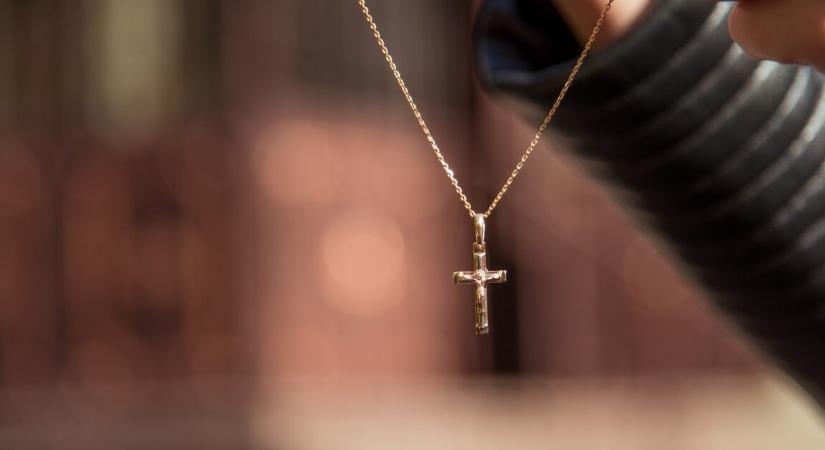 Ellopátk az elhunyt rendőrnő hamvait