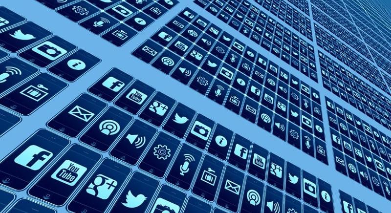 Digitális lázadás tört ki Európában – „Ebben nőttünk fel, és belebetegedtünk” – fiatalok harca a közösségi média ellen