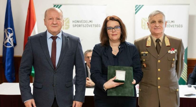 Szeretettel gyógyítja a gyermeki lelkeket a fonyódi pedagógus: Arany fokozatot kapott Domina Katalin