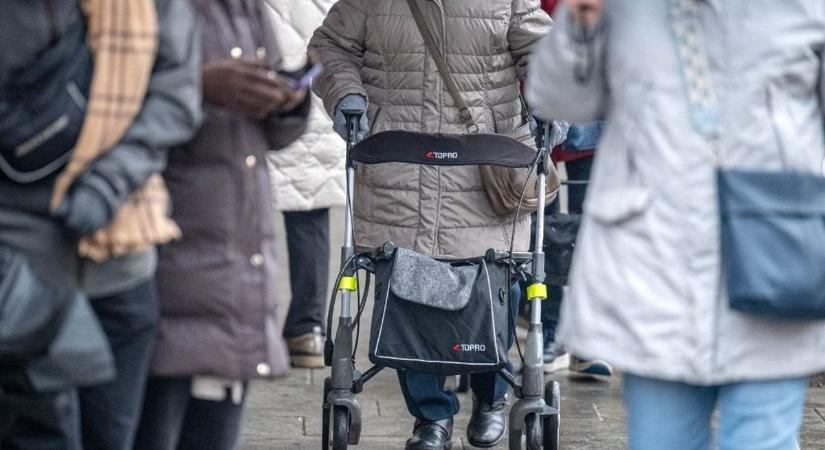 Tíz év sem maradt, és elfogy a pénz a nyugdíjkasszából: a Z generáció nem akar többet befizetni, inkább a nyugdíjakat csökkentené – nagy a baj Amerikában