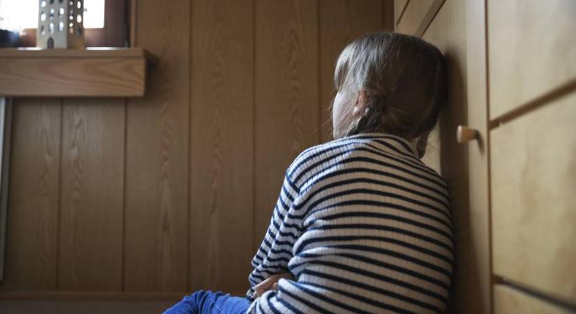 A nárcisztikus szülők gyereke így nő fel: szomorú szerepekbe kényszerülhet