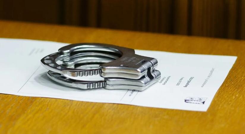 Náci szimbólumok és antiszemitizmus miatt utasítanak ki egy férfit Ausztráliából