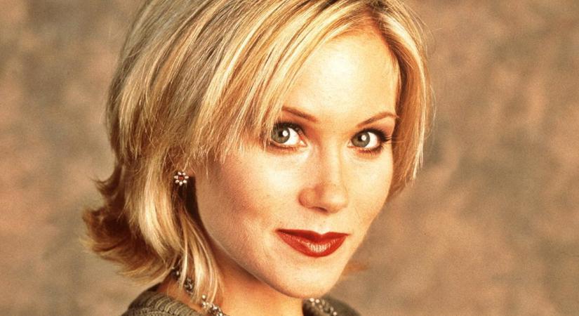 Már 54 éves a Rém rendes család Kelly Bundyja – A színésznő gyógyíthatatlan betegséggel küzd