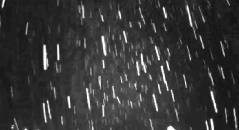 Elkezdődött! Az éjféli mise idejére megérkezett a hó a Bakonyba (fotók, videó)