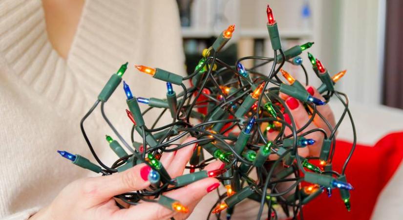 Így tárold a karácsonyi égősort, hogy ne gabalyodjon össze: ezentúl mindig így csinálod majd