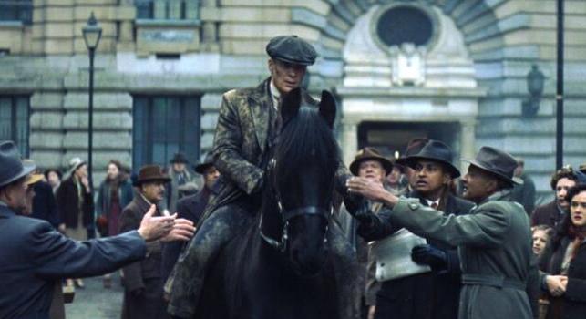 A Peaky Blinders-film kedvcsinálójában Thomas Shelby már nem ugyanaz az ember