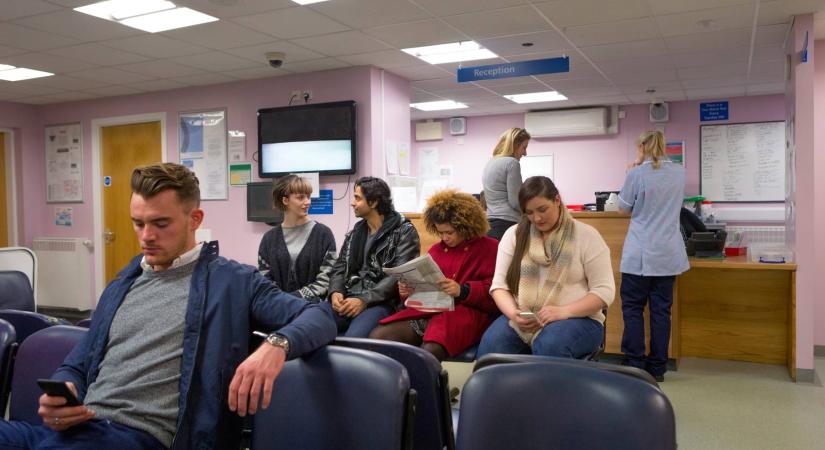 Új szabályt vezetnek be az orvosi időpontfoglalásnál: ez minden magyart érint