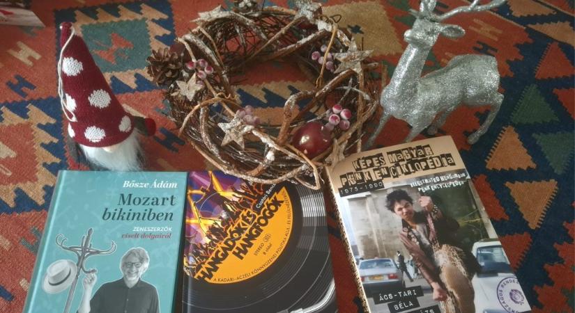 Zenés könyvek a fa alatt