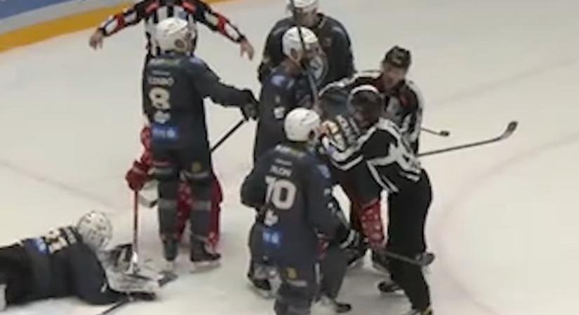 Megharapta a bírót a magyar válogatott hokis, ráadásul úgy tűnik, hogy még el is tévesztette a házszámot