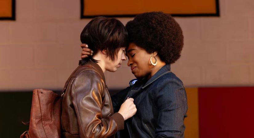 Meztelenség és mobil mentesség – A Broadway legújabb sikerdarabja tabukat dönt