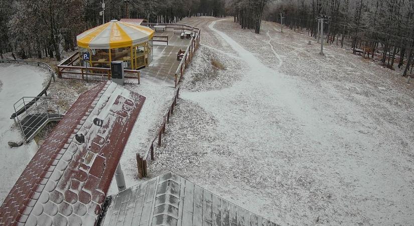 Fehérben ünnepel Magyarország csúcsa