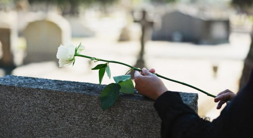 Váratlanul meghalt a vőlegény, de nem hajlandóak visszafizetni nekik az esküvői foglalót