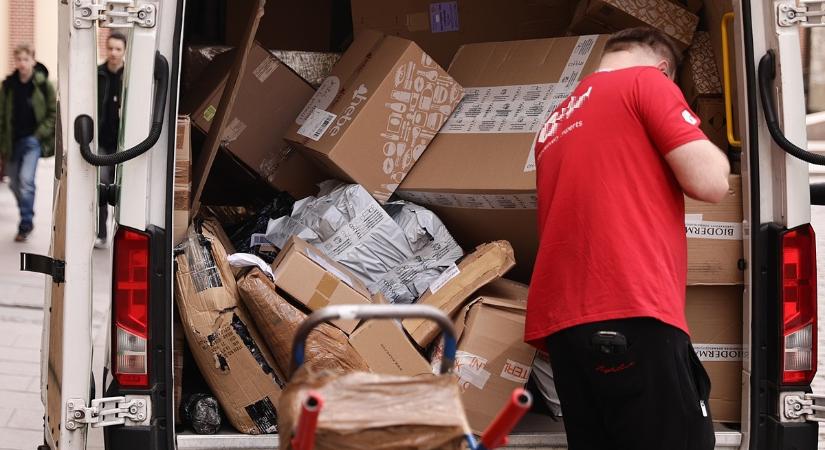 Sorra érkeznek a panaszok, teljes a káosz: eltűnnek a csomagok, a pénz sem kerül vissza