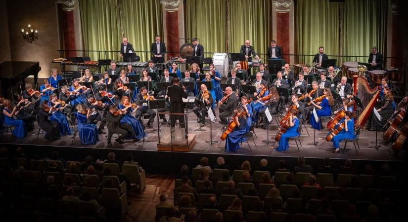 Teltház, jubileum, gratuláció: így méltatták a Szolnoki Szimfonikusokat a Pesti Vigadóban