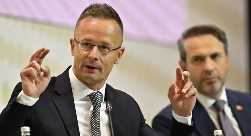 Szijjártó Péter: Június, a szokásos jelenetek – videó