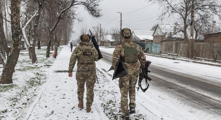 Tarjányi Péter: Hiába az ünnep, nem csitulnak a fegyverek a fronton karácsonykor sem