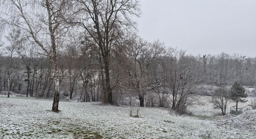 Szánkózni még nem lehet, de reménykedhetünk a folytatásban. Ilyen szép Zala fehérben! (galéria)