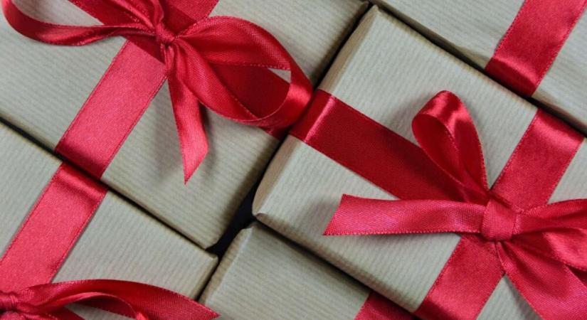 Nem tetszik? Kicsi? Már porosodik egy belőle a polcon? – Amit az ‘benézett’ karácsonyi ajándék-cseréről tudni kell!