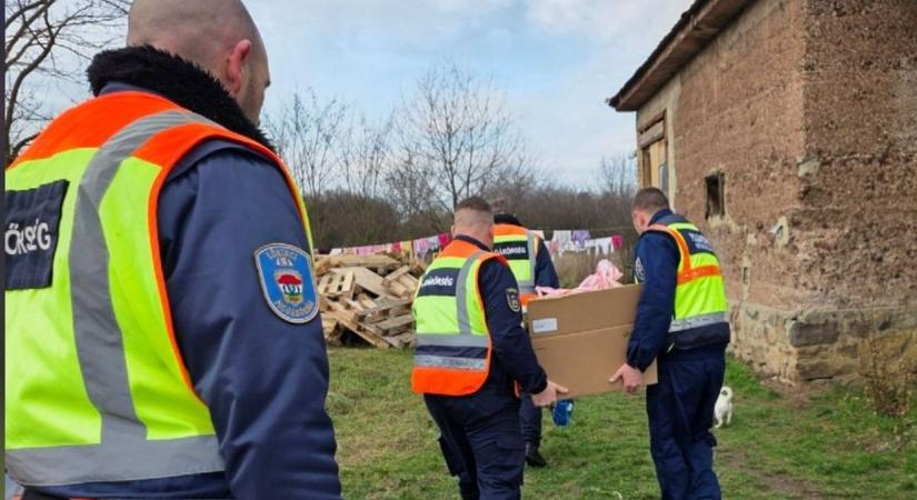 A lőrinci polgárőrök mindenhol segítenek, most karácsonyi adományokkal