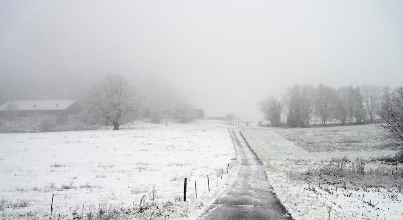 Elkezdődött a havazás Magyarországon: itt már mindent belepett a hó