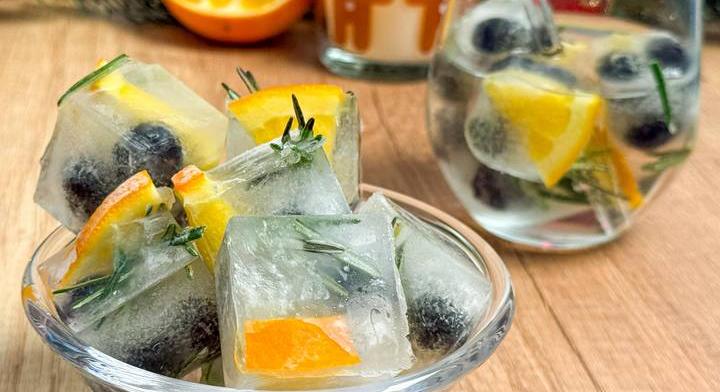 Ünnepi, áfonyás-narancsos jégkocka: bármilyen italt feldob