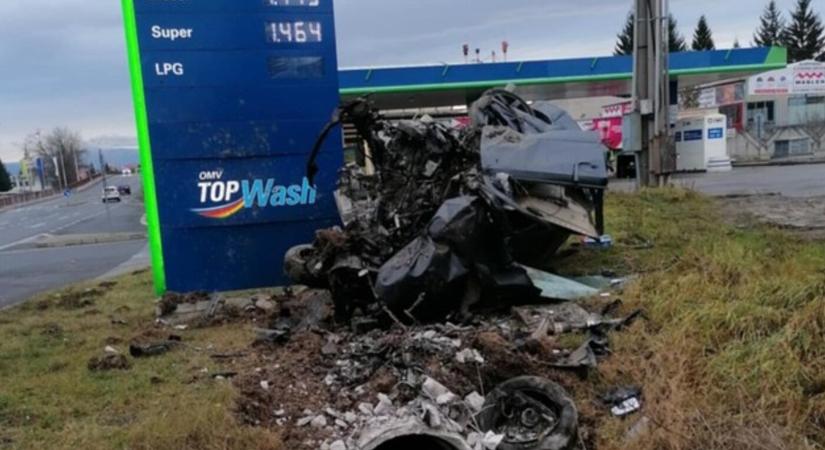 TRAGÉDIA: Beton vízelvezetőnek ütközött 200-zal, a helyszínen meghalt a sofőr