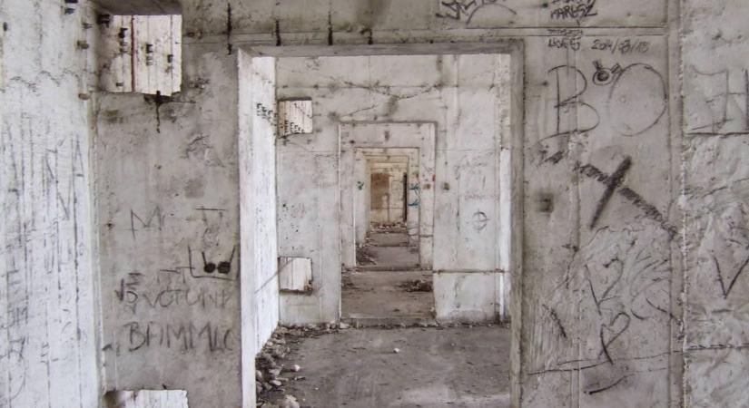Elképesztő urbex-fotókon a Pilis-tető bunkerei