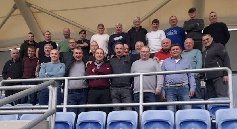 Óévbúcsúztató, válogatott ólábúakkal, nosztalgiázó emlékfocistákkal