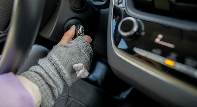 Hó, köd, nedves aszfalt – Legyen nagyon óvatos, ha útnak indul!