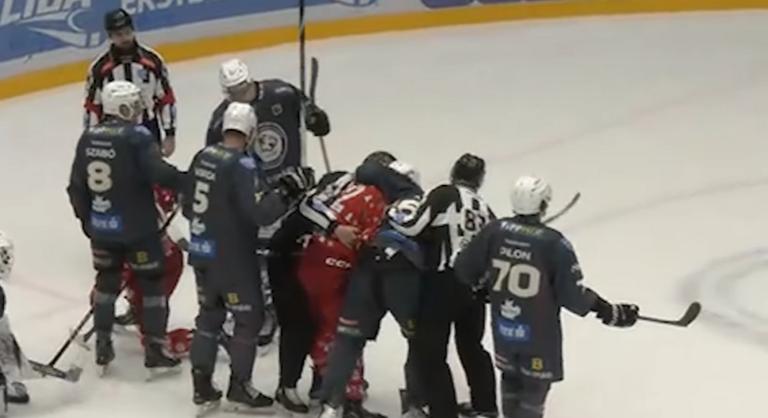 Megharapta a játékvezetőt, négymeccses eltiltás kapott a magyar hokis