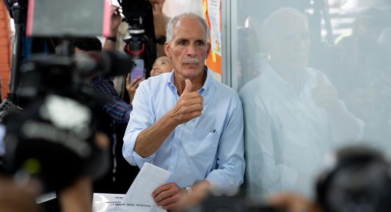 Bevált a fenyegetés, Donald Trump embere nyerte az elnökválasztást Hondurasban