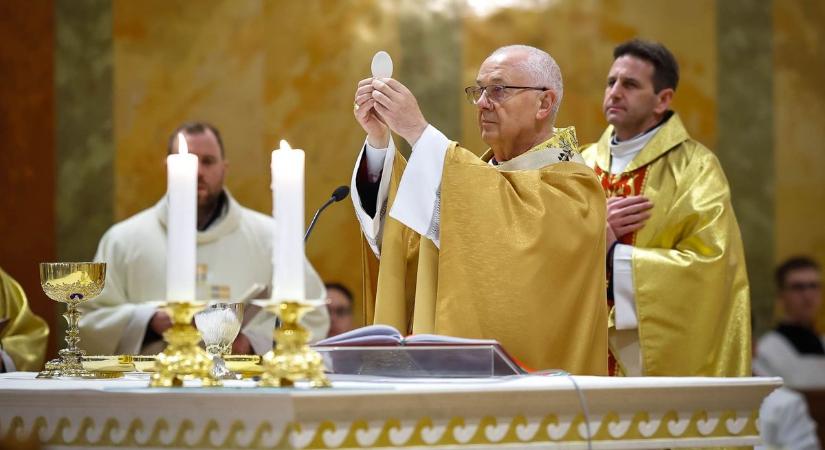 A betlehemi kisded tiszta tükör, minden ember képmása – mondta az egri érsek az éjféli misén
