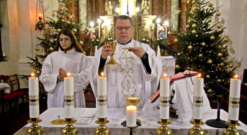 Karácsonykor valójában Isten mosolyog ránk