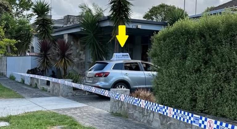 Felgyújtottak egy „boldog hanukát” feliratos autót Ausztráliában