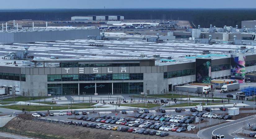 Akár 120 ezer Tesla-vásárló is visszakaphatja a pénzét egy apró baki miatt