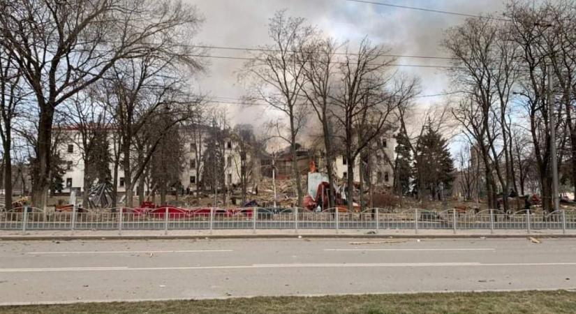 Újra megnyílik a Mauripoli Drámaszínház – feltépve a sebeket