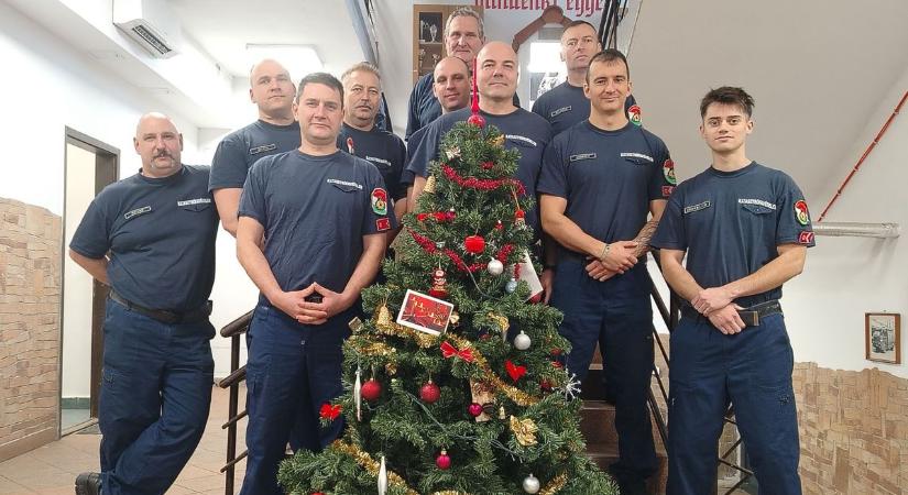 Ők vigyáznak ránk karácsonykor is – tűzoltók szolgálatban