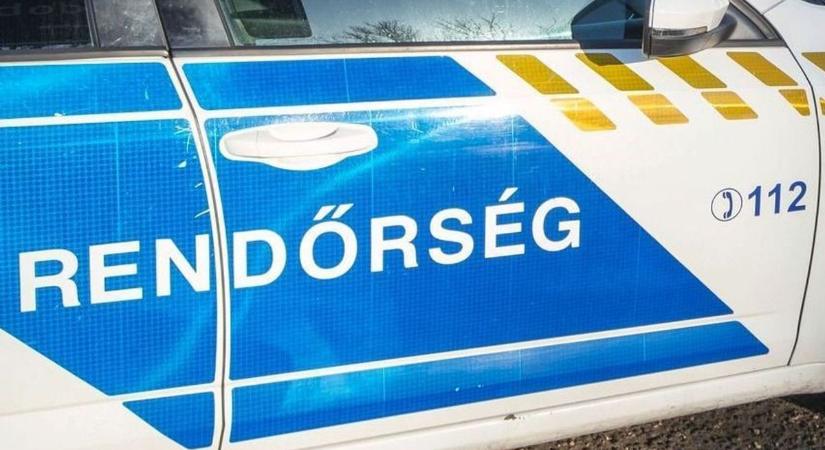 Fának csapódott egy autó Mezőkövesd és Bogács között